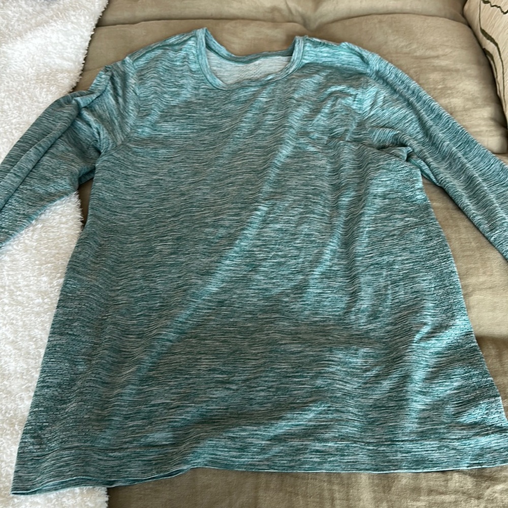 Men’s Lululemon long sleeve medium
